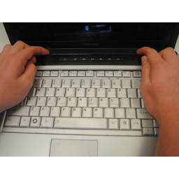 Замена крышки динамика Toshiba Satellite A205-S4577